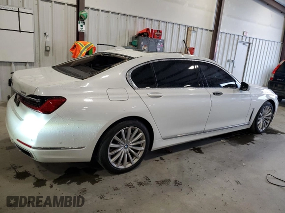 2020 BMW 7 Series 740i with VIN WBA7T2C09LCE11641, listed as a Copart auction lot 45896315 with 39,696 mi miles and Salvage Title. Bid and sale history available at carsss.com. Image 3.