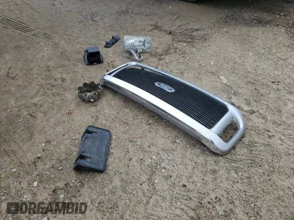 2001 Ford Excursion XLT с VIN 1FMNU40F11EB23604, выставлен на аукционе Copart как лот 81528794 с пробегом 196 555 миль миль и Списание • Salvage title. История ставок и продаж доступна на DreamBid. Изображение 13.