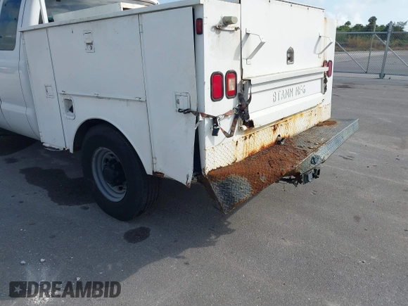 2001 Ford Super Duty F-250 XL with VIN 1FTNX20L81EC24211, listed as a IAAI auction lot 41472600 with 195,292 mi miles. Bid and sale history available at carsss.com. Image 6.