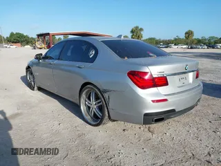 2013 BMW 7 Series 750Li xDrive with VIN WBAYF8C52DD140831, listed as a IAAI auction lot 41941071 with 207,251 mi miles. Bid and sale history available at carsss.com. Image 3.