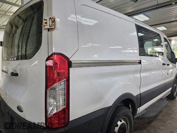 2017 Ford Transit z VIN 1FTYE1YMXHKA82272, wystawiony jako IAAI lot #42575786 z przebiegiem 256 393 mil mil oraz . Historia ofert i sprzedaży dostępna na DreamBid. Obrazek 7.