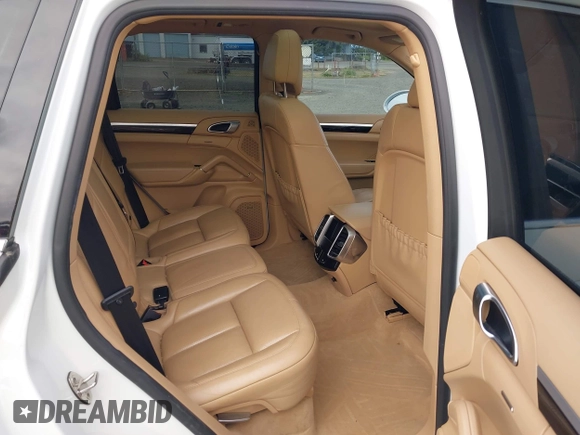 2016 Porsche Cayenne S E-Hybrid z VIN WP1AE2A22GLA17486, wystawiony jako IAAI lot #42229641 z przebiegiem 91 642 mil mil oraz . Historia ofert i sprzedaży dostępna na DreamBid. Obrazek 8.