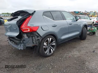 2023 Volvo XC40 Ultimate Bright Theme с VIN YV4L12UAXP2025895, выставлен на аукционе IAAI как лот 42294917 с пробегом 5 384 миль миль и . История ставок и продаж доступна на DreamBid. Изображение 4.