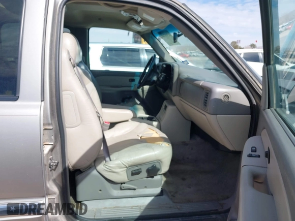 2002 GMC Yukon XL SLT with VIN 3GKEC16Z52G265329, listed as a IAAI auction lot 41595344 with 200,887 mi miles. Bid and sale history available at carsss.com. Image 5.