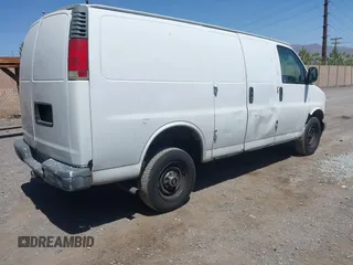 1999 Chevrolet City Express Cargo z VIN 1GCGG25R7X1096940, wystawiony jako IAAI lot #42363384 z przebiegiem 313 143 mil mil oraz . Historia ofert i sprzedaży dostępna na DreamBid. Obrazek 4.