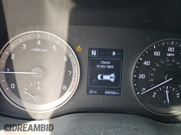 2017 Hyundai Tucson Sport z VIN KM8J33A26HU337673, wystawiony jako Copart lot #55035585 z przebiegiem 84 554 mil mil oraz Szkoda całkowita • Salvage title. Historia ofert i sprzedaży dostępna na DreamBid. Obrazek 9.