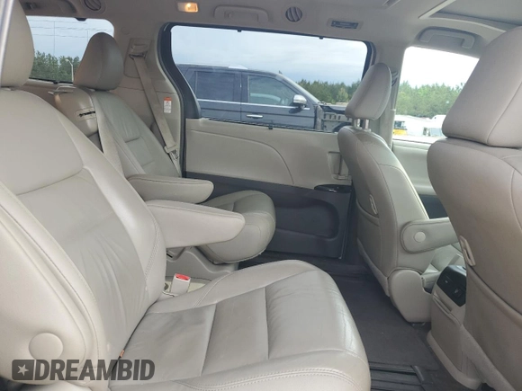 2017 Toyota Sienna XLE Auto Access Seat z VIN 5TDYZ3DC1HS855359, wystawiony jako Copart lot #54170315 z przebiegiem 129 570 mil mil oraz Szkoda całkowita • Salvage title. Historia ofert i sprzedaży dostępna na DreamBid. Obrazek 10.