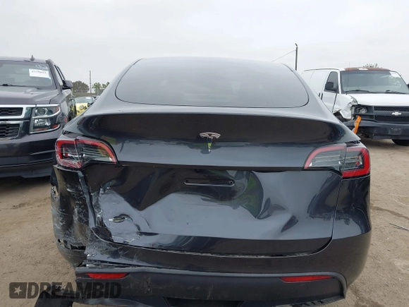 2025 Tesla Model Y Long Range z VIN 7SAYGDED8SF259764, wystawiony jako IAAI lot #42095888 z przebiegiem 2 685 mil mil oraz . Historia ofert i sprzedaży dostępna na DreamBid. Obrazek 17.