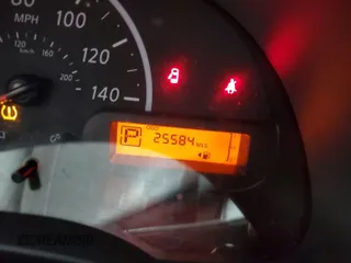 2017 Nissan Versa SV z VIN 3N1CN7AP8HL812361, wystawiony jako IAAI lot #42241058 z przebiegiem 25 584 mil mil oraz . Historia ofert i sprzedaży dostępna na DreamBid. Obrazek 1.