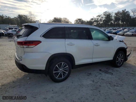 2019 Toyota Highlander SE with VIN 5TDJZRFH4KS587170, listed as a Copart auction lot 44037905 with 0 mi miles and Non Repairable. Bid and sale history available at carsss.com. Image 3.