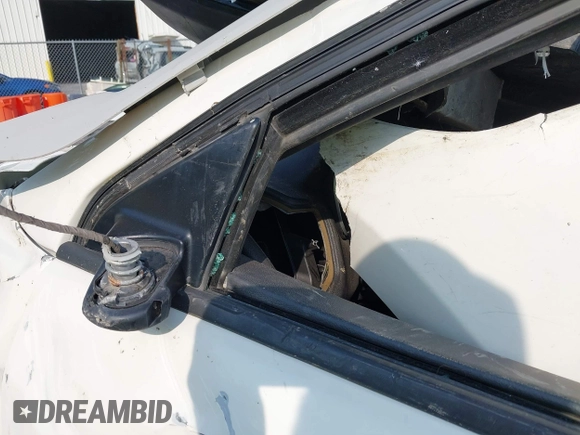 2018 Jeep Compass Latitude with VIN 3C4NJDBB4JT270975, listed as a IAAI auction lot 42477582 with 98,629 mi miles and . Bid and sale history available at DreamBid. Image 14.