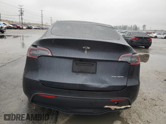 2024 Tesla Model Y with VIN 7SAYGDED1RF098054, listed as a Copart auction lot 44072195 with 16,085 mi miles and Salvage Title. Bid and sale history available at DreamBid. Image 6.