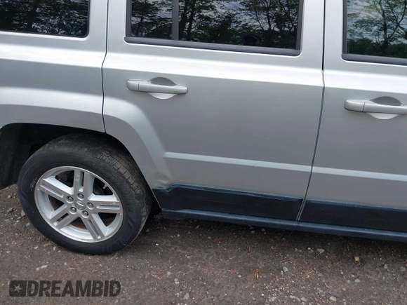 2011 Jeep Patriot Sport with VIN 1J4NF1GB0BD281031, listed as a IAAI auction lot 42203317 with 174,240 mi miles. Bid and sale history available at carsss.com. Image 6.