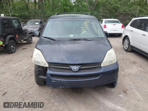 2005 Toyota Sienna LE with VIN 5TDBA23C55S038111, listed as a IAAI auction lot 42150147 with 1 mi miles. Bid and sale history available at carsss.com. Image 6.