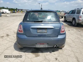 2011 MINI Hardtop z VIN WMWSU3C57BT095497, wystawiony jako Copart lot #55972645 z przebiegiem 132 947 mil mil oraz Szkody całkowita. Historia ofert i sprzedaży dostępna na DreamBid. Obrazek 6.