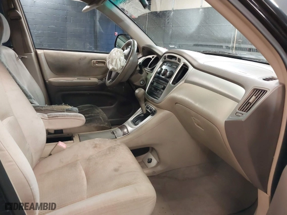 2004 Toyota Highlander with VIN JTEEP21A740043174, listed as a IAAI auction lot 41821037 with 453,624 mi miles. Bid and sale history available at carsss.com. Image 5.