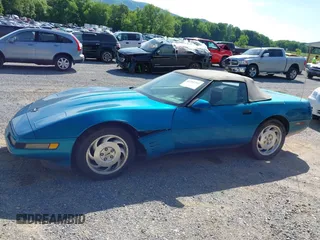 1993 Chevrolet Corvette z VIN 1G1YY33P4P5115339, wystawiony jako IAAI lot #42282352 z przebiegiem 90 578 mil mil oraz . Historia ofert i sprzedaży dostępna na DreamBid. Obrazek 6.