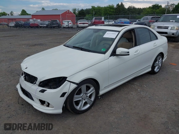 2010 Mercedes-Benz C 300 Sport z VIN WDDGF8BB5AR089951, wystawiony jako IAAI lot #42199802 z przebiegiem 101 601 mil mil oraz . Historia ofert i sprzedaży dostępna na DreamBid. Obrazek 2.