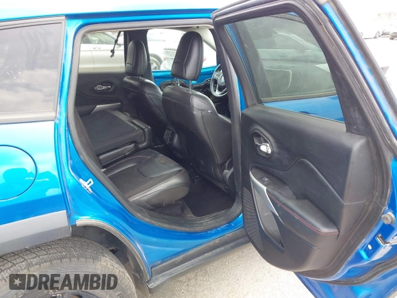 2018 Jeep Cherokee Trailhawk with VIN 1C4PJMBX6JD569684, listed as a IAAI auction lot 41925325 with 149,446 mi miles and . Bid and sale history available at DreamBid. Image 8.