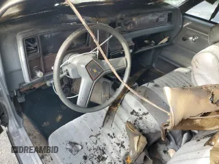 1985 Chevrolet El Camino z VIN 3GCCW80H0FS917778, wystawiony jako Copart lot #48815225 z przebiegiem Nie podano mil oraz Czysty tytuł • Clean title. Historia ofert i sprzedaży dostępna na DreamBid. Obrazek 8.