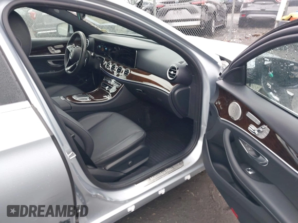 2023 Mercedes-Benz E 350 z VIN W1KZF8EB3PB105571, wystawiony jako IAAI lot #42308155 z przebiegiem 6 416 mil mil oraz . Historia ofert i sprzedaży dostępna na DreamBid. Obrazek 5.