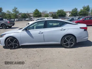 2024 Nissan Altima SR z VIN 1N4BL4CVXRN400409, wystawiony jako IAAI lot #42075648 z przebiegiem 9 108 mil mil oraz . Historia ofert i sprzedaży dostępna na DreamBid. Obrazek 15.