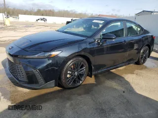 2025 Toyota Camry LE z VIN 4T1DAACK2SU011915, wystawiony jako Copart lot #51245365 z przebiegiem 13 966 mil mil oraz Szkoda całkowita • Salvage title. Historia ofert i sprzedaży dostępna na DreamBid. Obrazek 1.