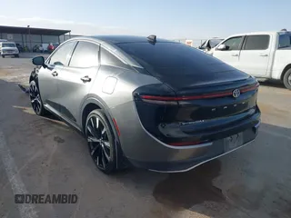 2024 Toyota Crown Platinum z VIN JTDAFAAF2R3006373, wystawiony jako IAAI lot #41545913 z przebiegiem Nie podano mil oraz . Historia ofert i sprzedaży dostępna na DreamBid. Obrazek 3.