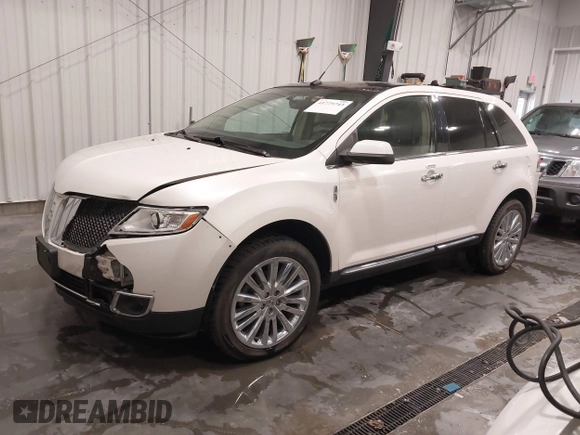 2011 Lincoln MKX with VIN 2LMDJ8JKXBBJ34612, listed as a IAAI auction lot 41775743 with 137,810 mi miles and . Bid and sale history available at DreamBid. Image 2.