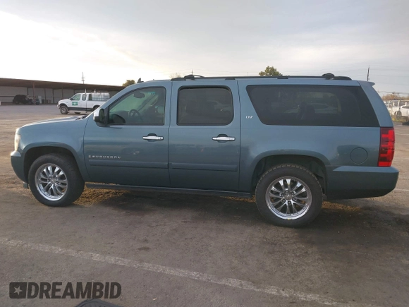 2008 Chevrolet Suburban LTZ with VIN 3GNFK16308G140995, listed as a IAAI auction lot 41720903 with 260,001 mi miles. Bid and sale history available at carsss.com. Image 15.