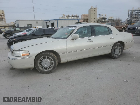 2006 Lincoln Town Car Signature Limited z VIN 1LNHM82V26Y632499, wystawiony jako Copart lot #47614885 z przebiegiem 99 009 mil mil oraz Szkody całkowita. Historia ofert i sprzedaży dostępna na DreamBid. Obrazek 1.
