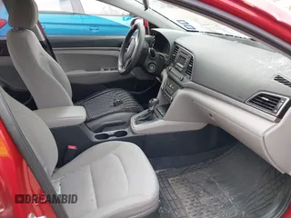 2017 Hyundai Elantra SE z VIN 5NPD74LF8HH209490, wystawiony jako IAAI lot #42016444 z przebiegiem 80 923 mil mil oraz . Historia ofert i sprzedaży dostępna na DreamBid. Obrazek 5.