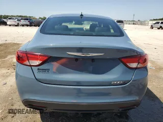2015 Chrysler 200 S z VIN 1C3CCCBB7FN563423, wystawiony jako Copart lot #57264275 z przebiegiem 106 859 mil mil oraz Szkoda całkowita • Salvage title. Historia ofert i sprzedaży dostępna na DreamBid. Obrazek 6.