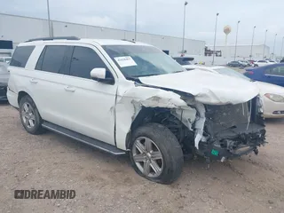 2021 Ford Expedition XLT z VIN 1FMJU1HT9MEA15484, wystawiony jako IAAI lot #42438467 z przebiegiem 86 057 mil mil oraz . Historia ofert i sprzedaży dostępna na DreamBid. Obrazek 1.