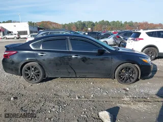 2018 Nissan Altima 2.5 SV with VIN 1N4AL3APXJC295168, listed as a IAAI auction lot 40952599 with 60,943 mi miles. Bid and sale history available at carsss.com. Image 13.