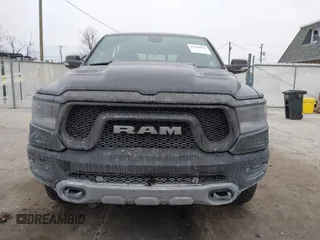 2019 Ram 1500 Rebel z VIN 1C6SRFLT6KN599362, wystawiony jako IAAI lot #41560018 z przebiegiem Nie podano mil oraz . Historia ofert i sprzedaży dostępna na DreamBid. Obrazek 12.