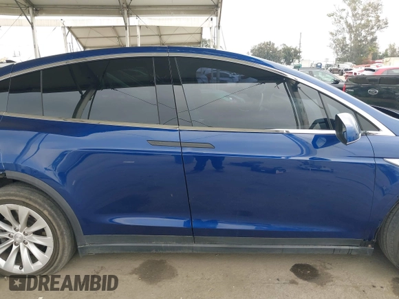 2016 Tesla Model X 70D z VIN 5YJXCBE29GF018794, wystawiony jako IAAI lot #42129574 z przebiegiem 51 814 mil mil oraz . Historia ofert i sprzedaży dostępna na DreamBid. Obrazek 13.