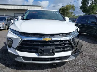 2023 Chevrolet Blazer LT z VIN 3GNKBHR46PS213116, wystawiony jako IAAI lot #42249792 z przebiegiem 37 119 mil mil oraz . Historia ofert i sprzedaży dostępna na DreamBid. Obrazek 12.
