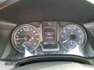 2020 Toyota Tacoma SR5 z VIN 5TFCZ5AN4LX225401, wystawiony jako Copart lot #53544005 z przebiegiem 110 946 mil mil oraz Szkoda całkowita • Salvage title. Historia ofert i sprzedaży dostępna na DreamBid. Obrazek 9.
