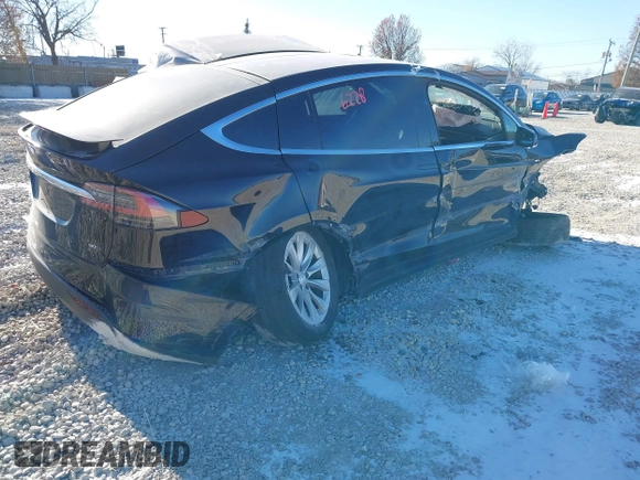 2017 Tesla Model X 90D z VIN 5YJXCBE26HF044710, wystawiony jako IAAI lot #40816228 z przebiegiem Nie podano mil oraz . Historia ofert i sprzedaży dostępna na DreamBid. Obrazek 4.