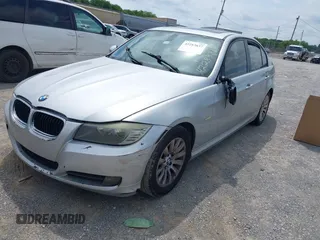 2009 BMW 3 Series 328i z VIN WBAPH77509NM30755, wystawiony jako IAAI lot #42283837 z przebiegiem 249 980 mil mil oraz . Historia ofert i sprzedaży dostępna na DreamBid. Obrazek 2.