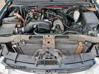 2007 GMC Sierra 1500 SLE1 z VIN 2GTEC13J771646190, wystawiony jako Copart lot #58850895 z przebiegiem 199 334 mil mil oraz Czysty tytuł • Clean title. Historia ofert i sprzedaży dostępna na DreamBid. Obrazek 11.