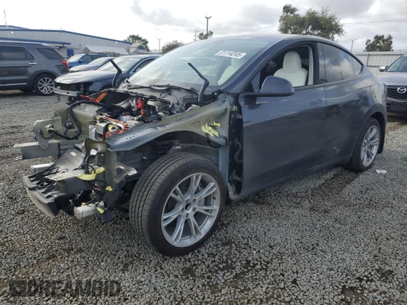 2024 Tesla Model Y с VIN 7SAYGDED9RF092955, выставлен на аукционе Copart как лот 51114245 с пробегом 6 385 миль миль и Списание • Salvage title. История ставок и продаж доступна на DreamBid. Изображение 1.