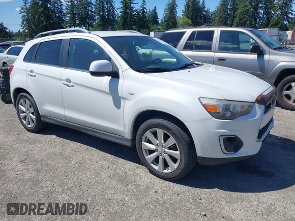 2014 Mitsubishi Outlander SE z VIN 4A4AP4AU3EE024904, wystawiony jako IAAI lot #42373011 z przebiegiem 121 482 mil mil oraz . Historia ofert i sprzedaży dostępna na DreamBid. Obrazek 1.