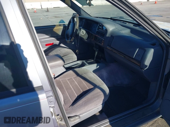 1996 Jeep Grand Cherokee Laredo with VIN 1J4FX58S8TC169575, listed as a IAAI auction lot 40971134 with 152,116 mi miles. Bid and sale history available at carsss.com. Image 5.