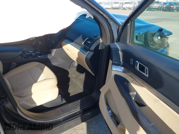 2016 Ford Explorer with VIN 1FM5K8B85GGB38812, listed as a IAAI auction lot 41757370 with 84,281 mi miles and . Bid and sale history available at carsss.com. Image 5.