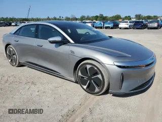 2023 Lucid Air Grand Touring z VIN 50EA1GBA4PA004875, wystawiony jako Copart lot #56100425 z przebiegiem 8176 mil mil oraz Szkody całkowita. Historia ofert i sprzedaży dostępna na DreamBid. Obrazek 4.