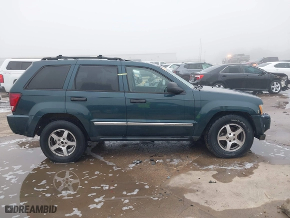 2005 Jeep Grand Cherokee Laredo with VIN 1J4GS48K45C677011, listed as a IAAI auction lot 41121018 with 210,814 mi miles. Bid and sale history available at carsss.com. Image 13.
