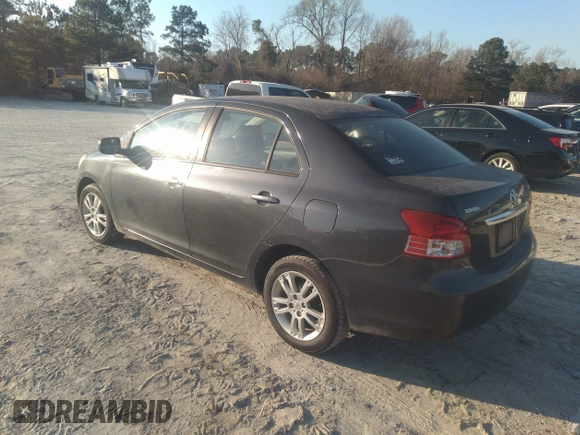 2009 Toyota Yaris z VIN JTDBT903X91309027, wystawiony jako IAAI lot #41605884 z przebiegiem 277 523 mil mil oraz . Historia ofert i sprzedaży dostępna na DreamBid. Obrazek 3.