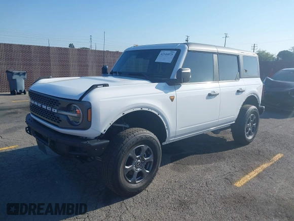 2024 Ford Bronco Badlands z VIN 1FMEE9BP5RLA09693, wystawiony jako IAAI lot #42146875 z przebiegiem 5 806 mil mil oraz . Historia ofert i sprzedaży dostępna na DreamBid. Obrazek 2.